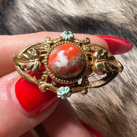 Victorian Style Gold Tone Bezel Red Jasper Brooch - Picture 5 of 6